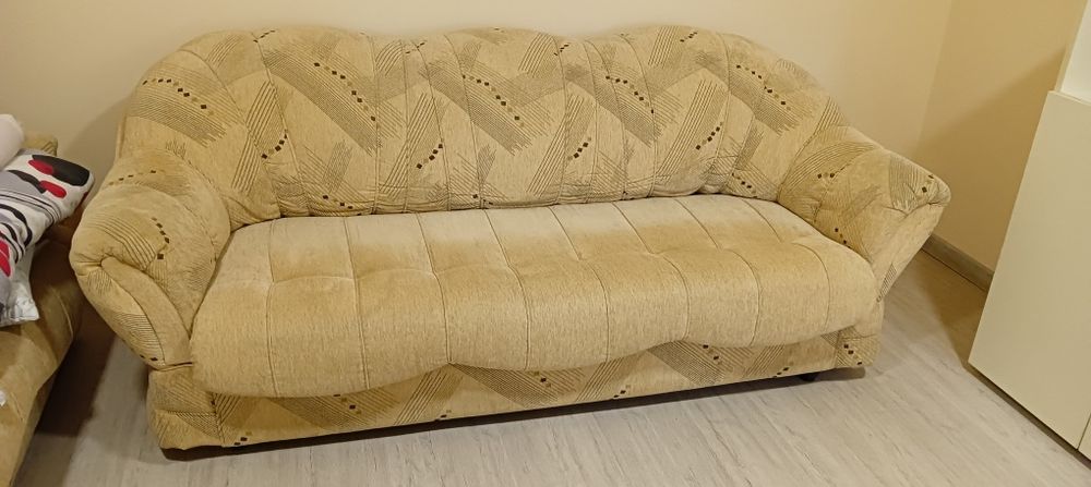 Холна гарнитура , разтегателен диван, двойно канапе и две табуретки