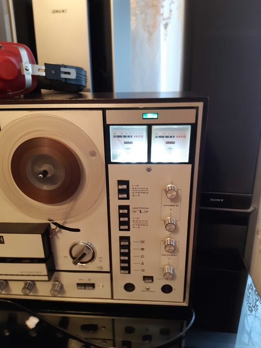 Магнитофон Ростов 102-1.колонки