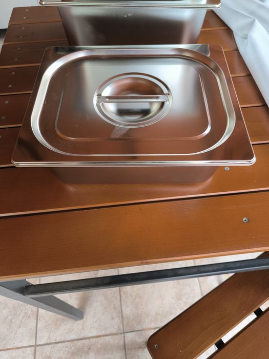 Tăvi cu capac de inox