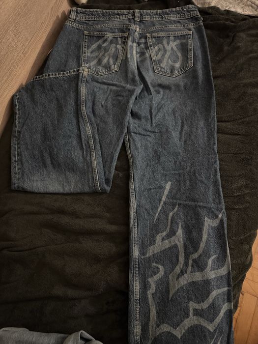 Щамповани дънки Bershka