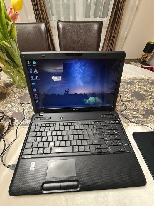 Laptop Toshiba cu geanta