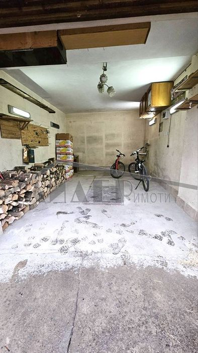 Продава се Гараж / Паркомясто в Велико Търново, Център - 18 кв.м за 1556 €/кв.м - Снимка #2