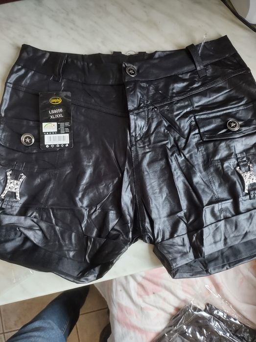 Pantaloni scurți damă