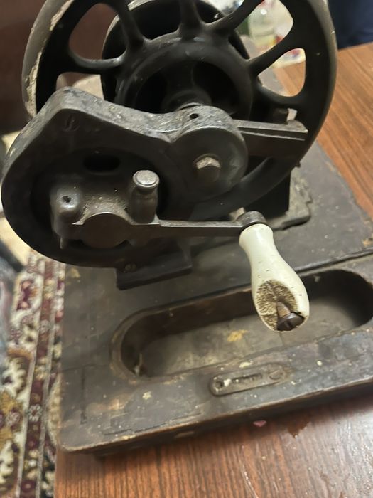 Ръчна шевна машина