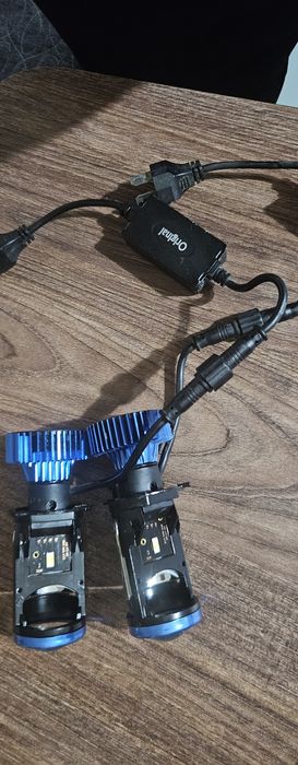 Продаю светодиодные лампочки Н4