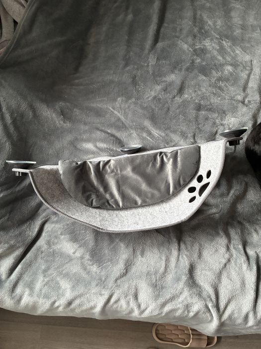 Котешко легло за прозорец