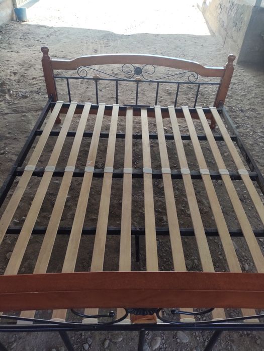 Продам 2 х спальную кровать