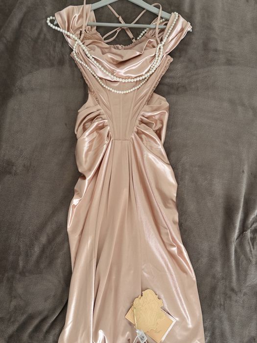 Платье Lacemade новое