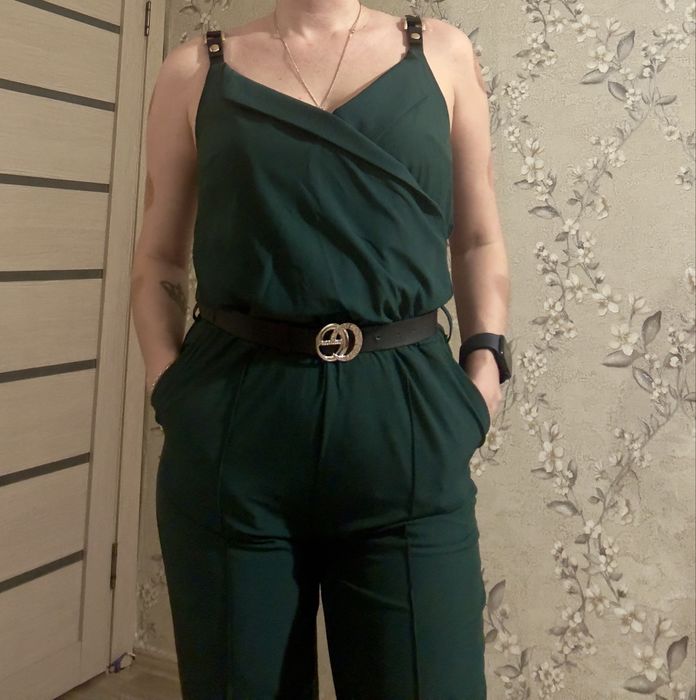 Продам платья, костюм.