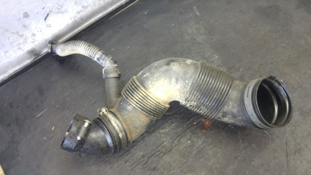 tubulatura admisie  vw golf 5 6 skoda octavia 2 seat leon 1.6 tdi  3c0129654m