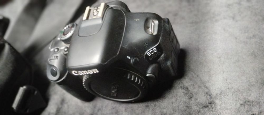 Canon EOS 600D camera хорошем состояние!