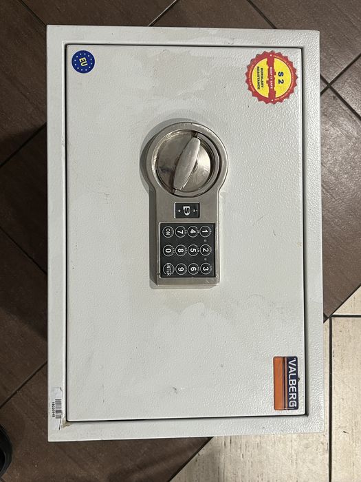 Каса метална чисто нова