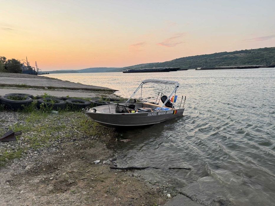 Barca + Peridoc +motor +sonar