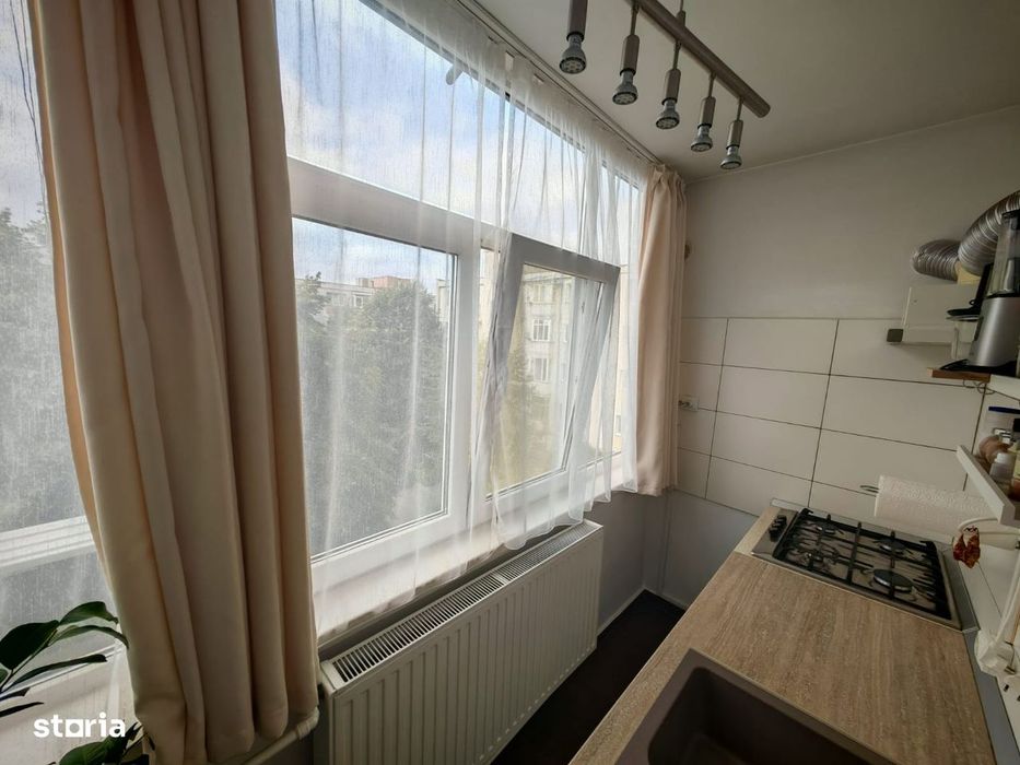 Decomandat, str. Anul 1848 (centru), doua balcoane, etajul 3/4.