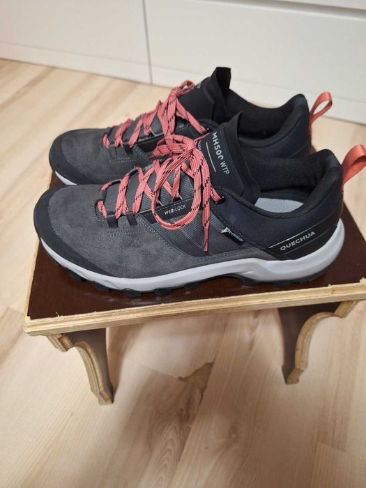 Чисто нови маратонки Quechua