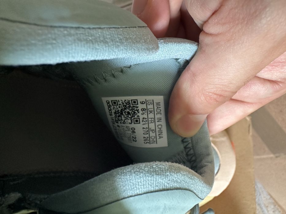 Pantofi Sport Adidas Yeezy QNTM Quantum Coral - 100% original