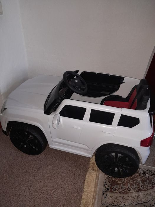 Продам детскую машину