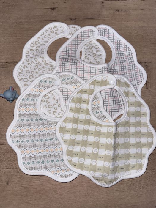 Слюнявчик, нагрудник для малышей