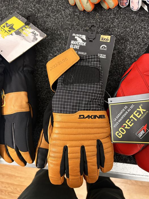 Manusi schi de vanzare.