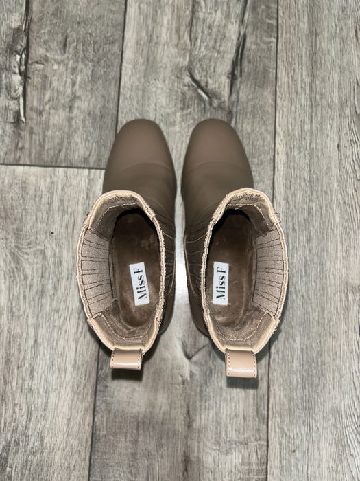 Сапожки на каблуке