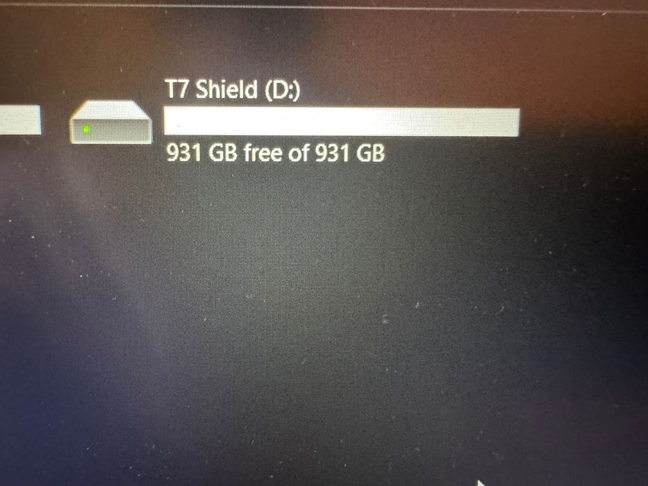 1TB SSD Samsung T7 Shield външна памет