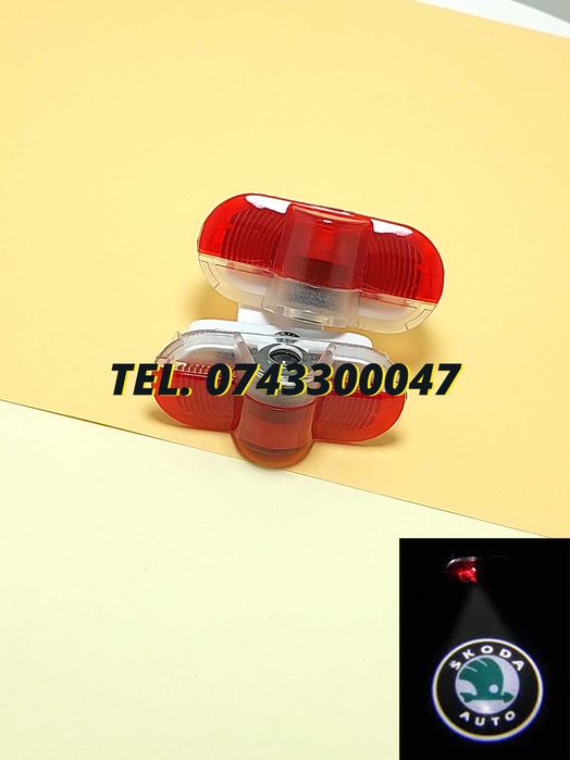 Set 2 Bucati Emblema Logo Led Portiera Dedicata Skoda Octavia
