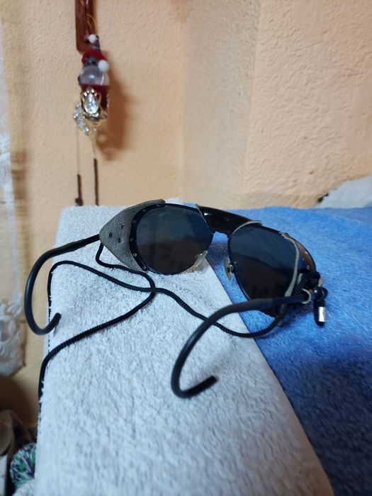 Ochelari profesionali de munte.