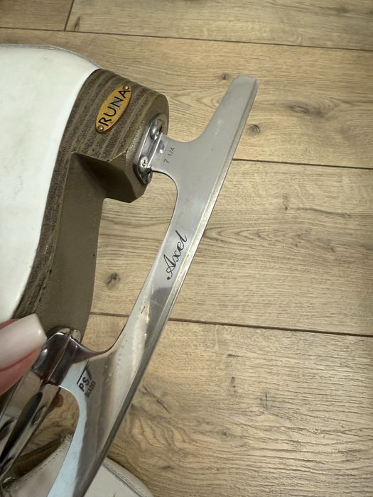 Продам коньки доя фигурного катания