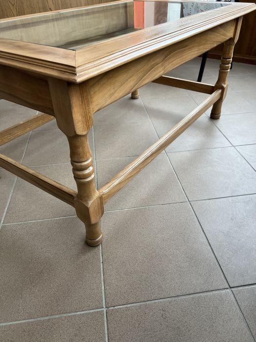 Masuta de cafea cu geam