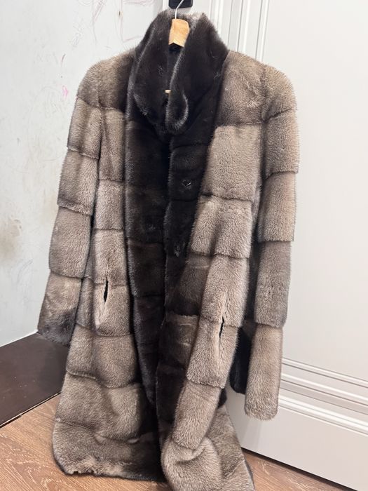 Продам шубу из натуралного меха