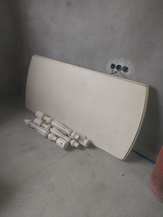 Стол со стульями