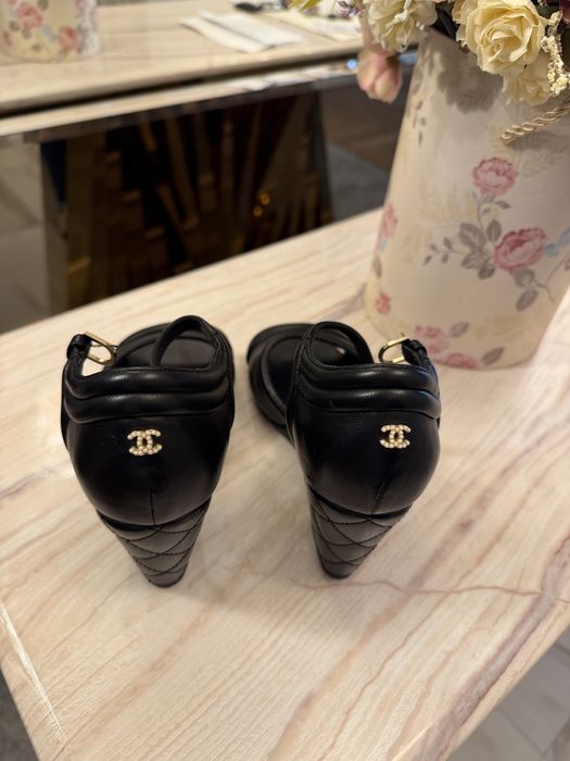 Босоножки кожаные Chanel оригинал