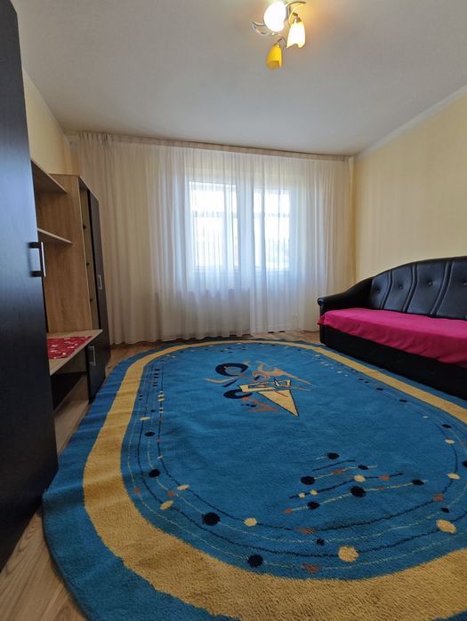 P F Vând apartamente 3 camere decomandat etajul 3 din 4 zonă centrală