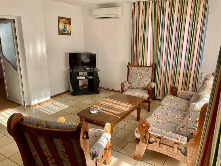 Дава се под наем Двустаен апартамент в Бургас, Лазур - 70 кв.м за 168.3 € - Снимка #1