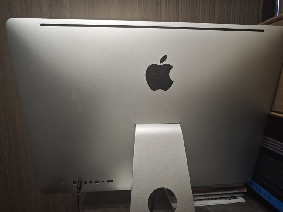 iMac 21.5" (Mid 2010) Core i3 / 4GB / Radeon HD 5670