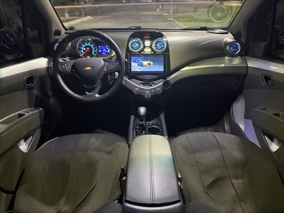 Qarab yurilgan moshina