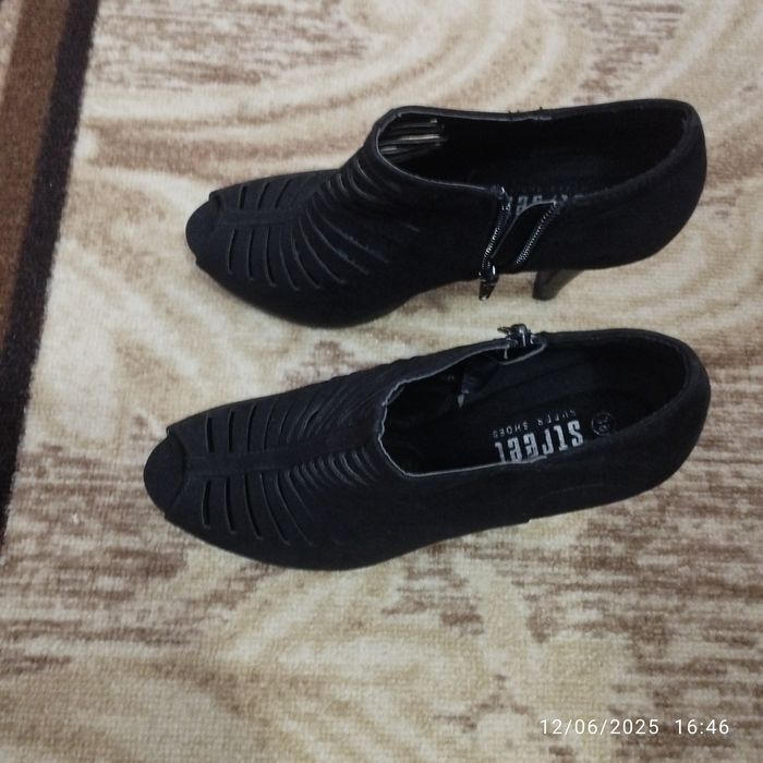 Дамски сандали номер 38