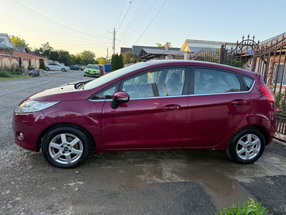 Vand Ford Fiesta 1.2l benzina defect