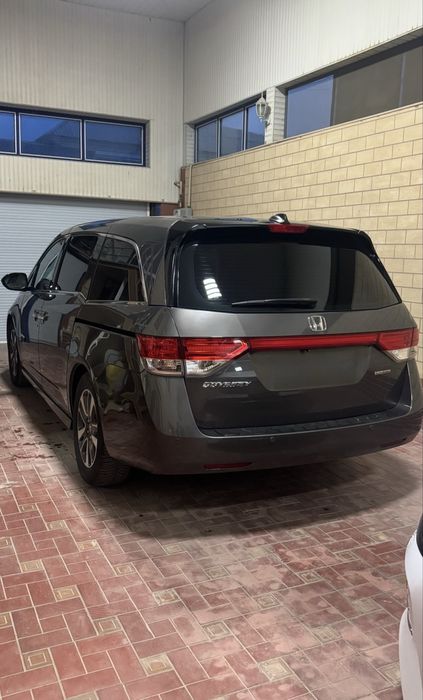 Honda Odyssey Touring (North America) Full позиция