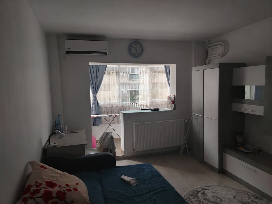 Vând garsoniera  renovata