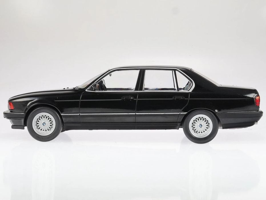 BMW E32  1:18  Model Car Group