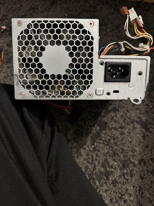 Sursa pc hp merge impecabila