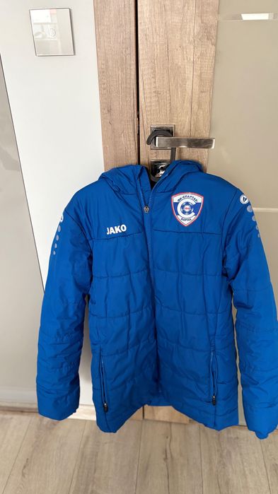 Продавам зимно яке размер 164