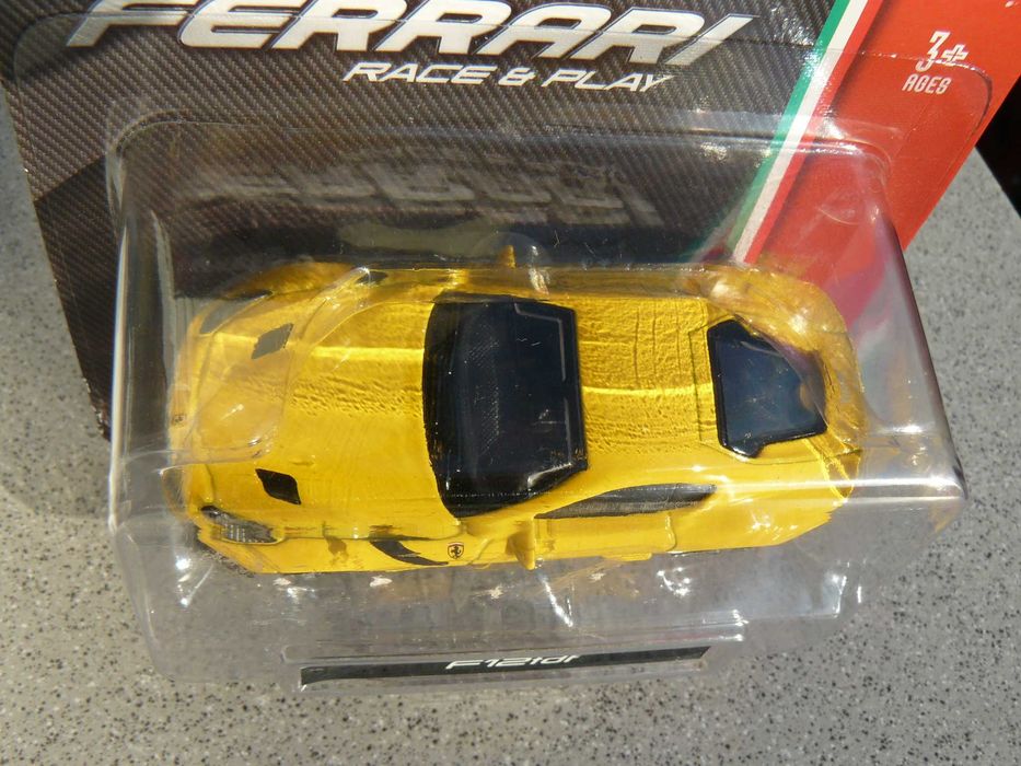 Macheta Auto FERRARI F12 TDF 2016 Noua,Metalica,Scara 1:64 Bburago