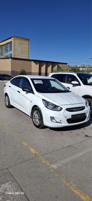 Hyundai accent 2013