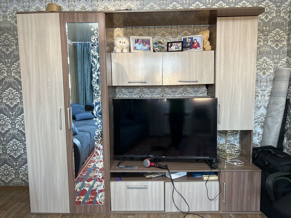 Шкаф для гостиной  продается
