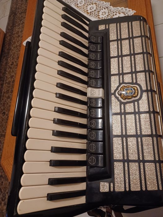 Vând acordeon septimio soprani