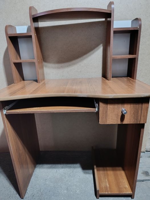 Продам компьютерный стол