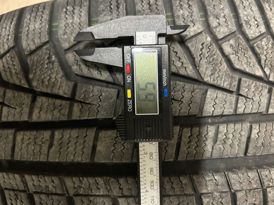 Гуми зимни джип SUV 235/65 R17
