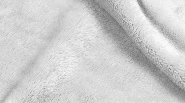 Плюшени одеяла преоценени